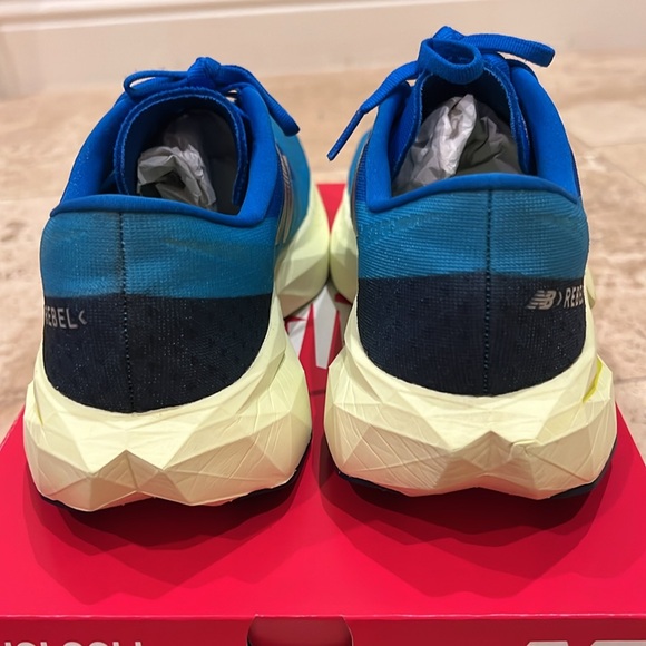 New balance fuelcell rebel v4 - men’s size 9.5 - Picture 3 of 9